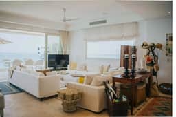 Full Floor Beachfront Luxury Apartment - Imagen 3
