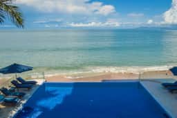 Lux Beachfront Full-Floor Residence - Imagen 3