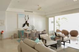 Lux Beachfront Full-Floor Residence - Imagen 5