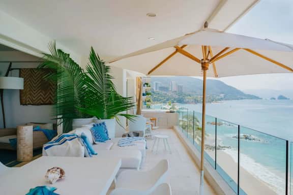 Full Floor Beachfront Luxury Apartment - Imagen 2