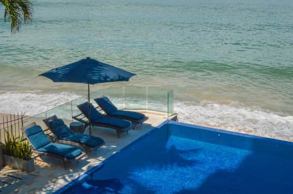 Lux Beachfront Full-Floor Residence - Imagen 2
