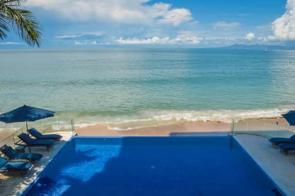 Lux Beachfront Full-Floor Residence - Imagen 3